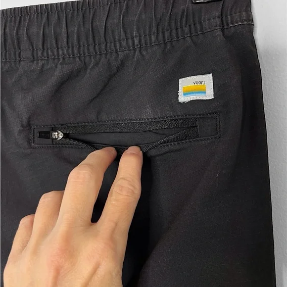 Vuori Men's Ripstop Drawstring Climber Pants in Charcoal - Picture 11 of 12